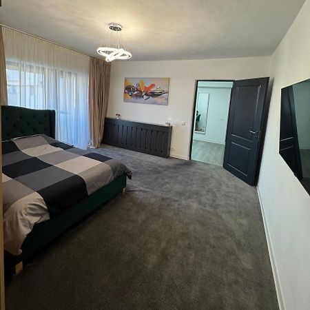 Central Apartment Тыргу-Жиу Экстерьер фото